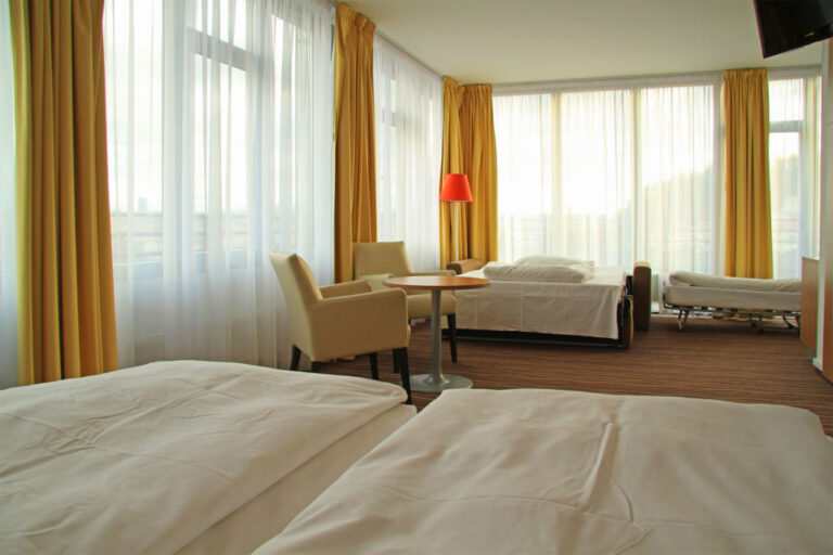 Akcent_Hotel_Room_Quad_2-1024x683