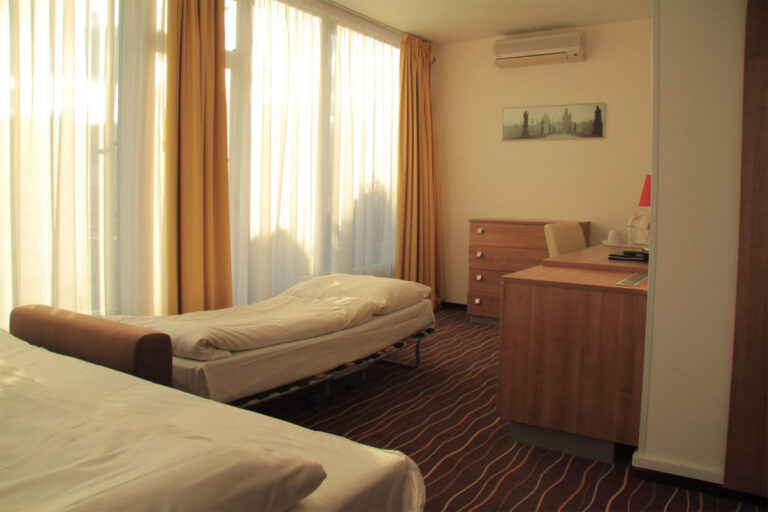 Akcent_Hotel_Room_Quad_3-1024x683